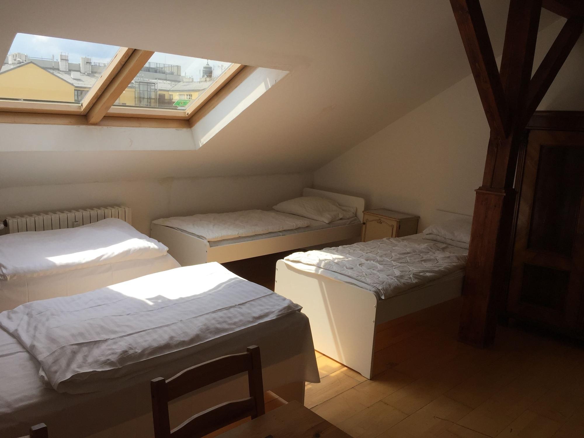 Hostel Rosemary Прага Экстерьер фото