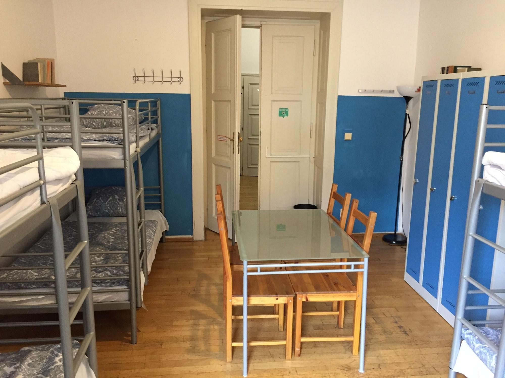 Hostel Rosemary Прага Экстерьер фото