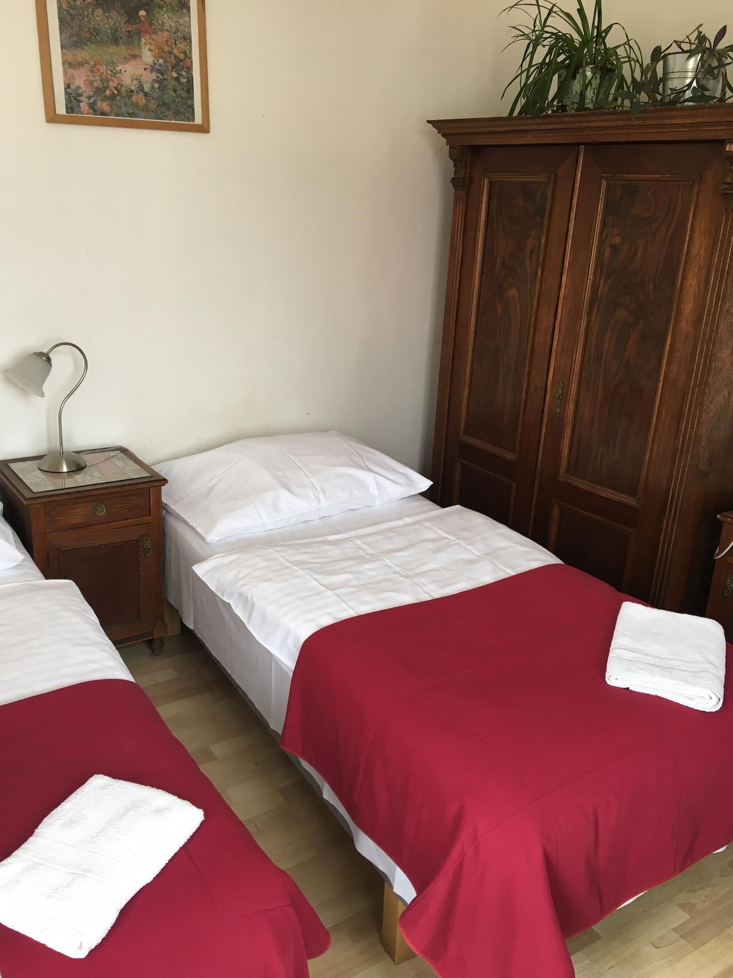 Hostel Rosemary Прага Экстерьер фото