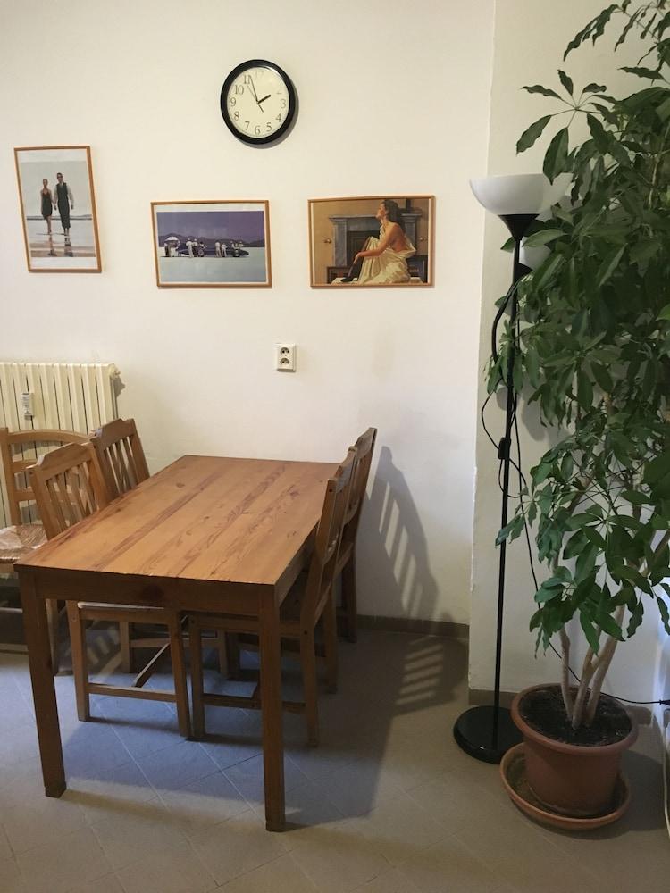 Hostel Rosemary Прага Экстерьер фото