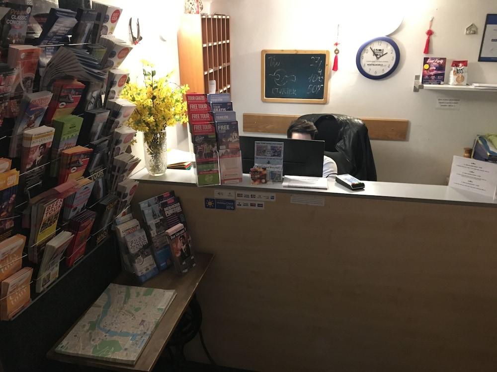 Hostel Rosemary Прага Экстерьер фото