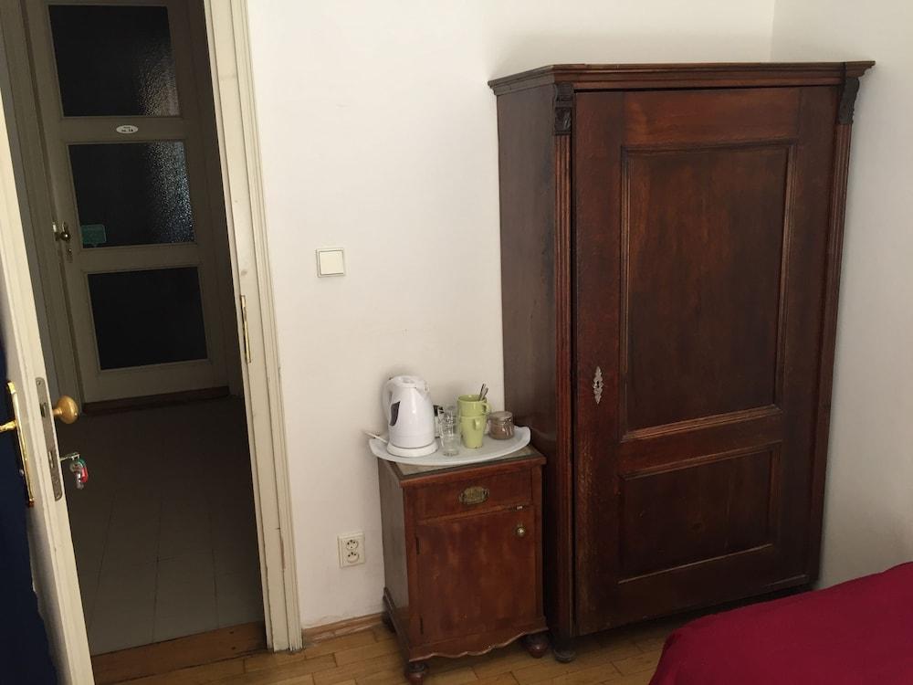 Hostel Rosemary Прага Экстерьер фото