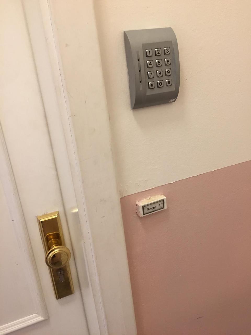 Hostel Rosemary Прага Экстерьер фото