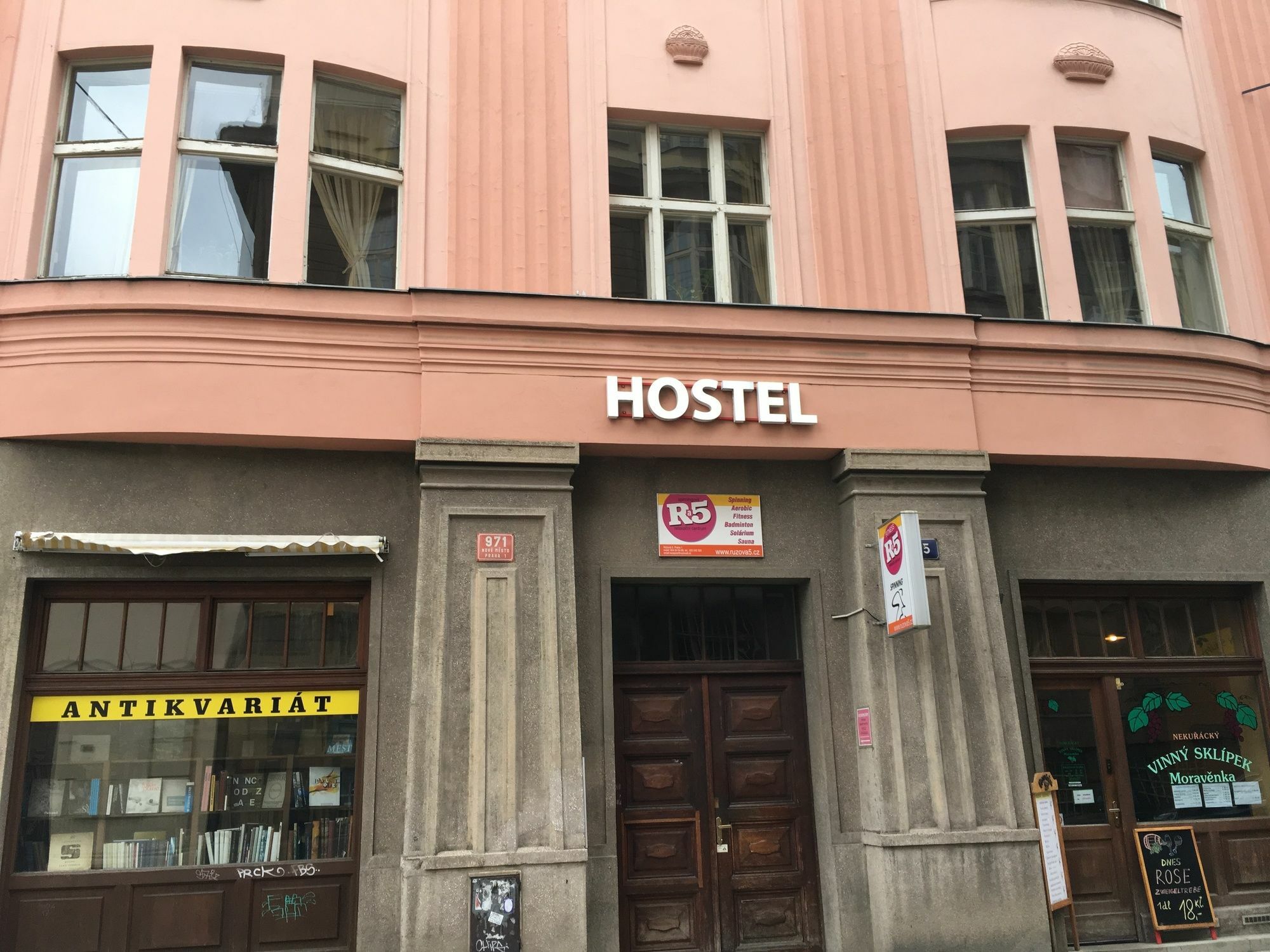 Hostel Rosemary Прага Экстерьер фото