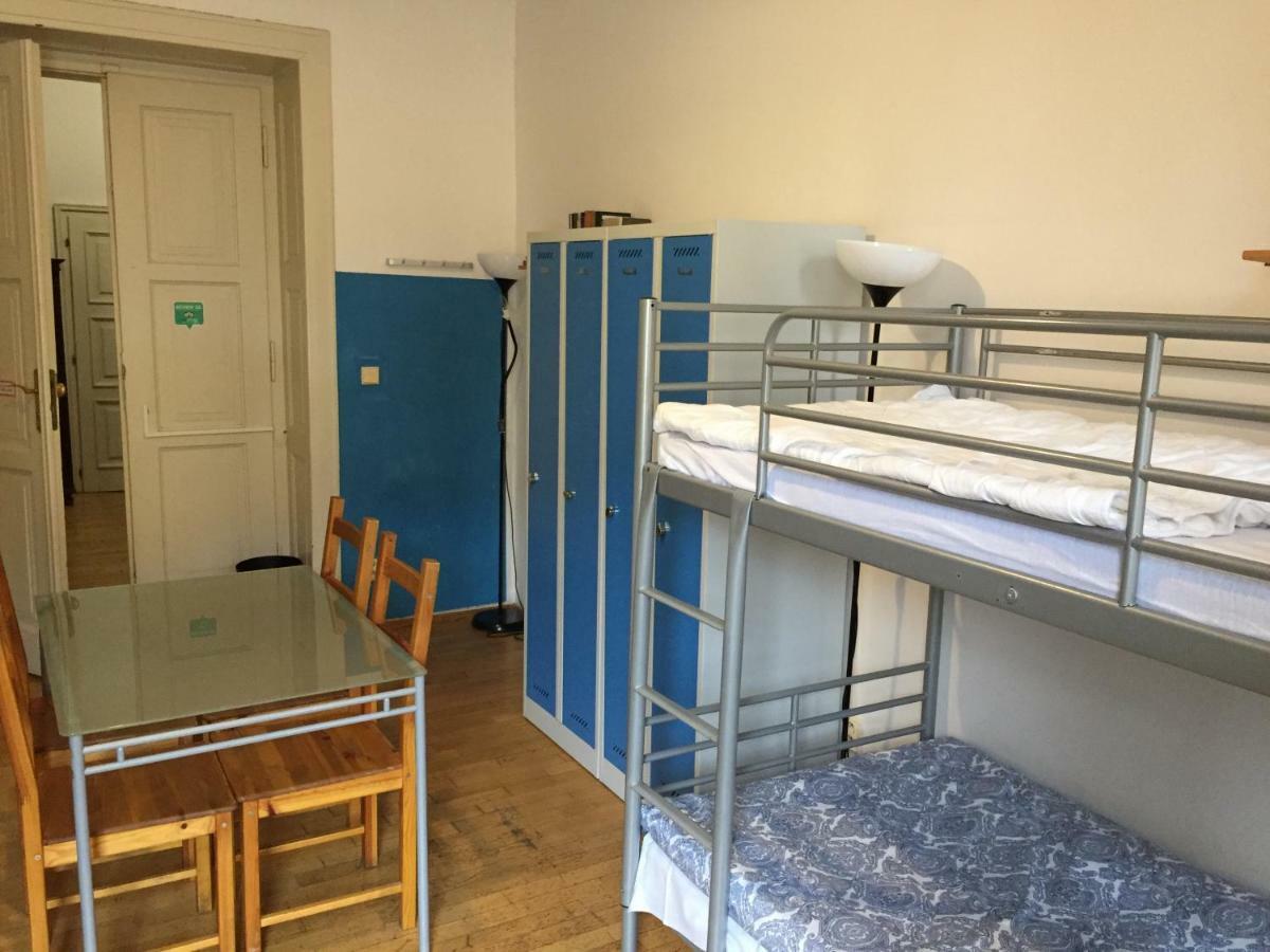 Hostel Rosemary Прага Экстерьер фото